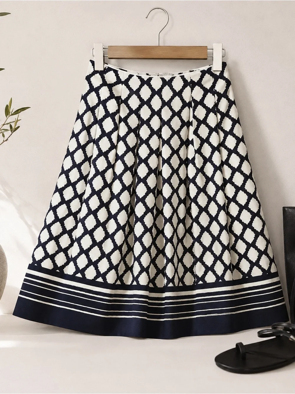 Liz Claiborne 100% Silk A-Line Midi Skirt Navy Ivory Geometric Print Size 10